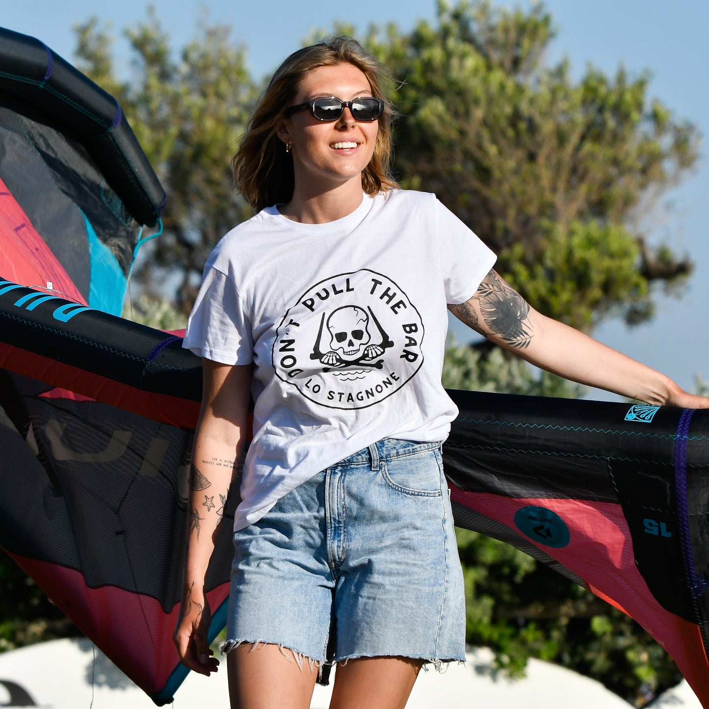 "DON'T PULL THE BAR" X "LO STAGNONE" Premium Kite-spots T-shirt